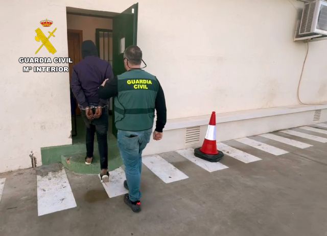 La Guardia Civil detiene en Torre Pacheco al presunto autor de una decena de robos - 4, Foto 4