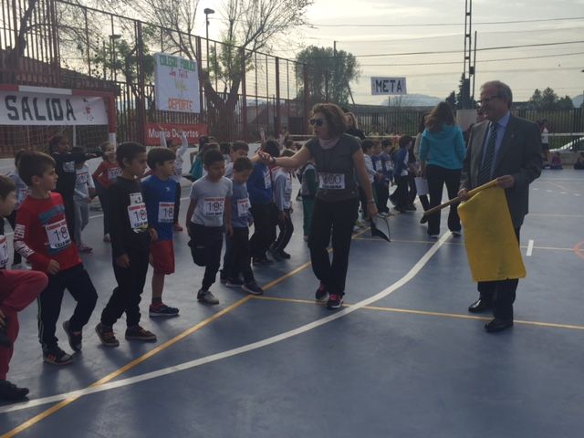 400 alumnos y más de 40 profesores del Colegio San Félix conmemoran el Día del Deporte con la I Carrera Solidaria - 3, Foto 3
