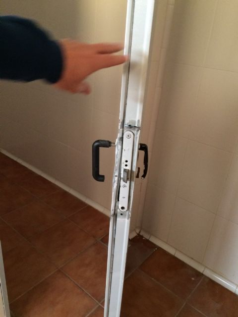 El PSOE denuncia que la desidia se está apoderando de las instalaciones deportivas de La Hoya por la dejadez del PP - 1, Foto 1