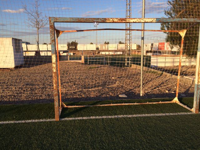 El PSOE denuncia que la desidia se está apoderando de las instalaciones deportivas de La Hoya por la dejadez del PP - 2, Foto 2