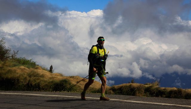 Andrés Lledó coronó el volcán Irazú a una altitud de 3.200 metros - 2, Foto 2