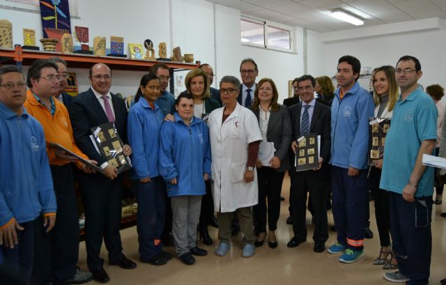 El presidente de la Comunidad y la ministra de Empleo y Seguridad Social visitan Aidemar - 1, Foto 1