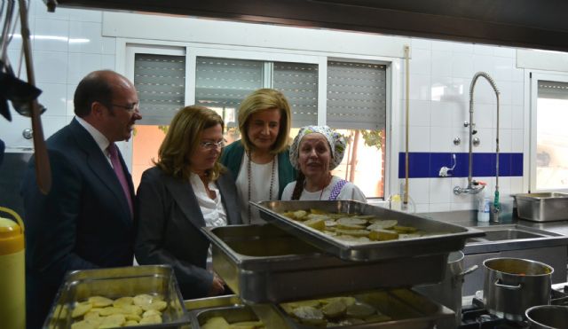 El presidente de la Comunidad y la ministra de Empleo y Seguridad Social visitan Aidemar - 2, Foto 2