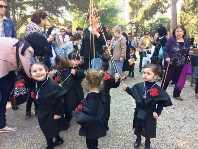 La comunidad educativa de la Escuela Municipal Infantil Clara Campoamor celebra una procesión para dar la bienvenida a la Semana Santa - 1, Foto 1