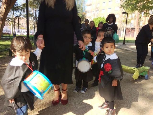 La comunidad educativa de la Escuela Municipal Infantil Clara Campoamor celebra una procesión para dar la bienvenida a la Semana Santa - 3, Foto 3