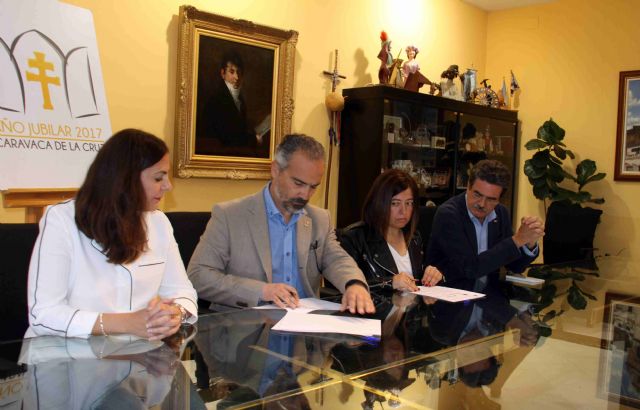 El Ayuntamiento amplía el convenio con Cruz Roja para el transporte de personas con movilidad reducida al Castillo - 1, Foto 1