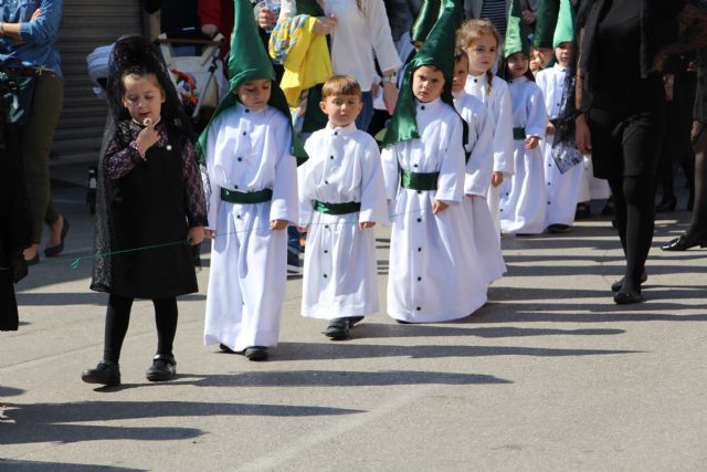 Los escolares del San Pedro Apóstol trasladan en procesión la imagen de San Juan Evangelista - 1, Foto 1