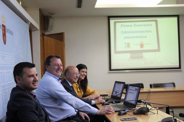 La Comunidad facilita el acceso a los servicios de Administración electrónica en Ceutí - 1, Foto 1