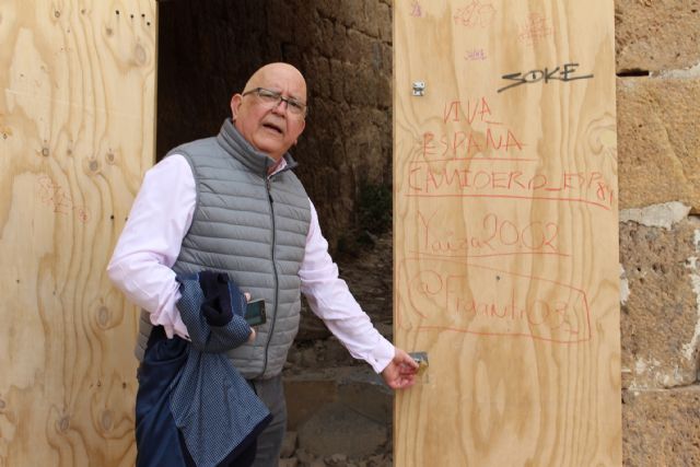 Ciudadanos denuncia que las medidas de protección para evitar el deterioro del Castillo de la Atalaya son deficientes - 2, Foto 2