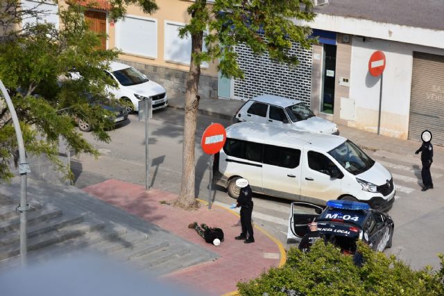 Detienen a dos personas por desobedecer las órdenes de confinamiento - 1, Foto 1