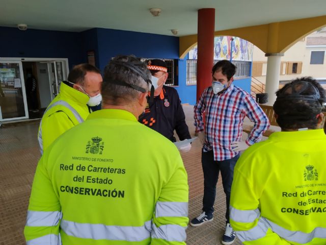 La Unidad Militar de Emergencias trabaja en la desinfeccin de catorce residencias de mayores de la ciudad de Murcia, Foto 1