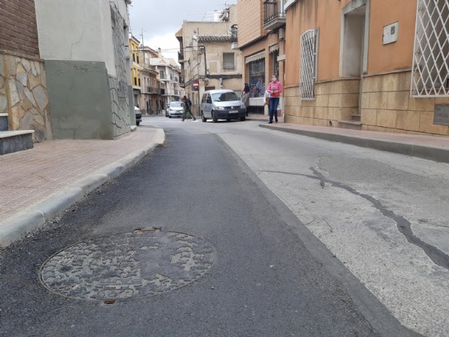 Finalizan las obras de urgencia acometidas para renovar un tramo de la red de alcantarillado y saneamiento de la calle Maderera, Foto 2