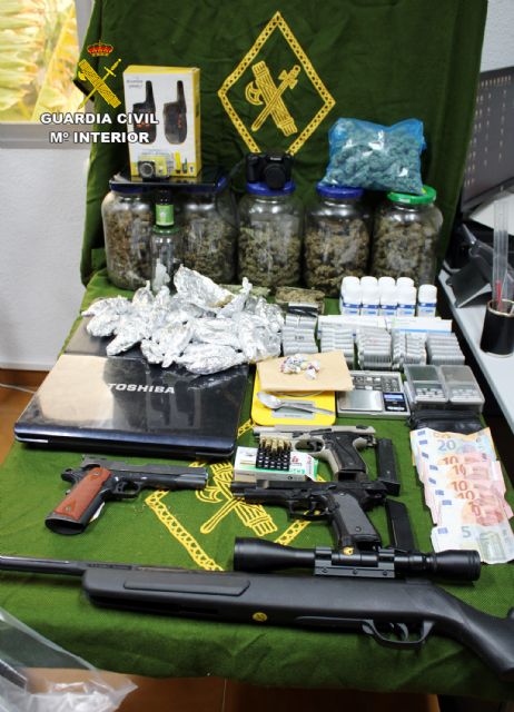 La Guardia Civil desmantela una organización criminal dedicada a la distribución de distintos tipos de droga y al cultivo de marihuana - 1, Foto 1