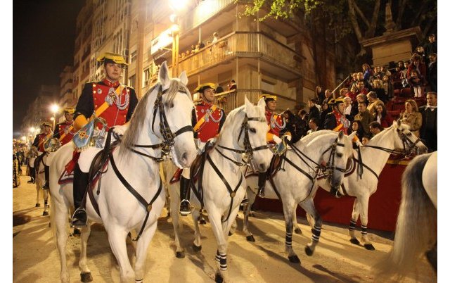 El Escuadrón de Caballería de la Guardia Civil retoma su participación en las procesiones de España escoltando en Lorca a la Virgen de los Dolores - 1, Foto 1