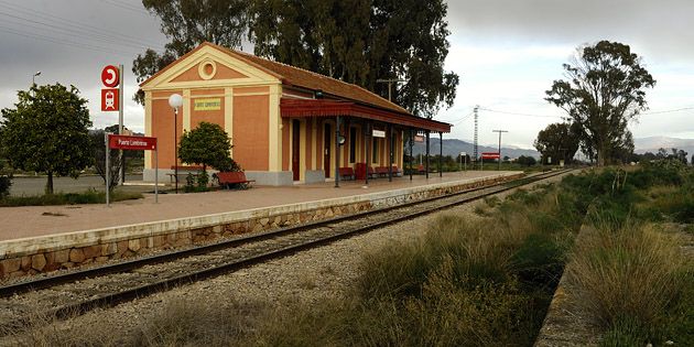 La alcaldesa, concejales del equipo de Gobierno y técnicos municipales mantienen una reunión con responsables de ADIF sobre la ejecución de las obras del AVE - 2, Foto 2