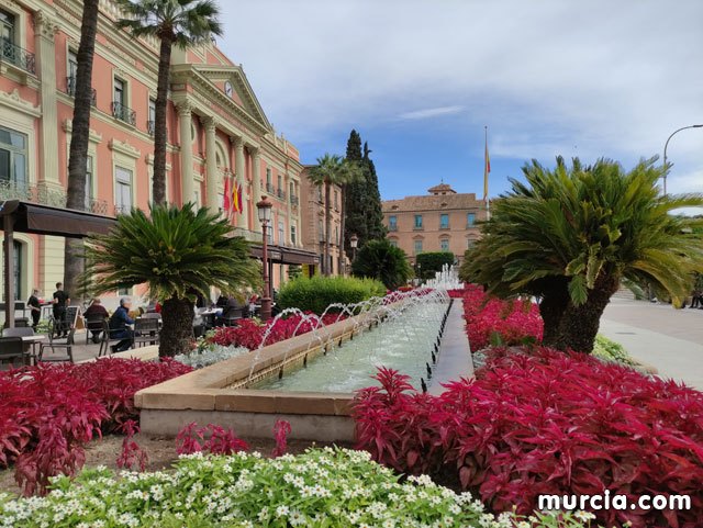 Los colores de Semana Santa y Fiestas de Primavera iluminarán los edificios y espacios emblemáticos de Murcia - 1, Foto 1