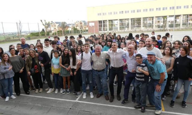 El IES Valle del Segura de Blanca y la agrupación de centros en la que participa, recibidos por el vicepresidente de Cantabria - 1, Foto 1