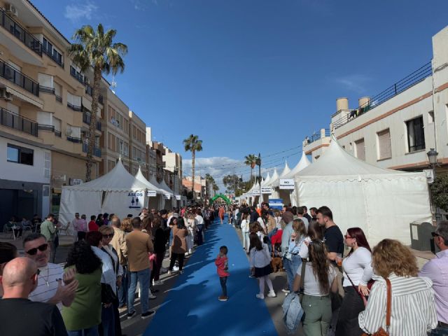 Más de 15.000 personas han disfrutado, este fin de semana, de la tercera edición de la feria 'El Puerto en Flor' - 1, Foto 1