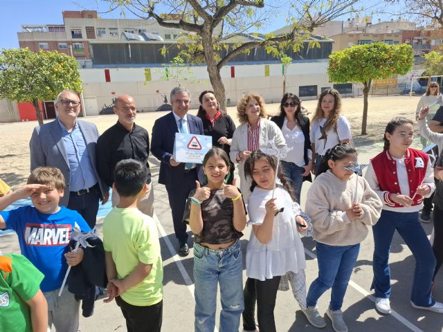 Estudiantes de Primaria participan en una campaña para sensibilizar sobre los nidos de golondrinas, aviones y vencejos - 1, Foto 1