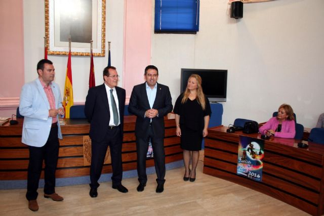 El Alcalde recibió al Brujo del Año 2016 de las Fiestas de Mayo, el empresario Francisco Beltrán - 2, Foto 2