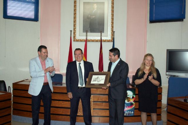 El Alcalde recibió al Brujo del Año 2016 de las Fiestas de Mayo, el empresario Francisco Beltrán - 4, Foto 4