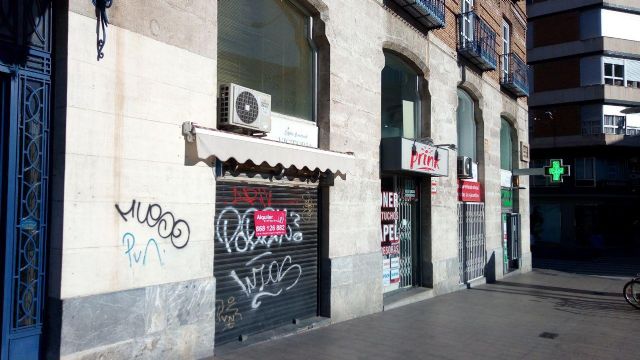 Ahora Murcia denuncia que Ballesta siga permitiendo que la fachada del Hotel l Victoria sea un espanto que infringe la ley - 2, Foto 2