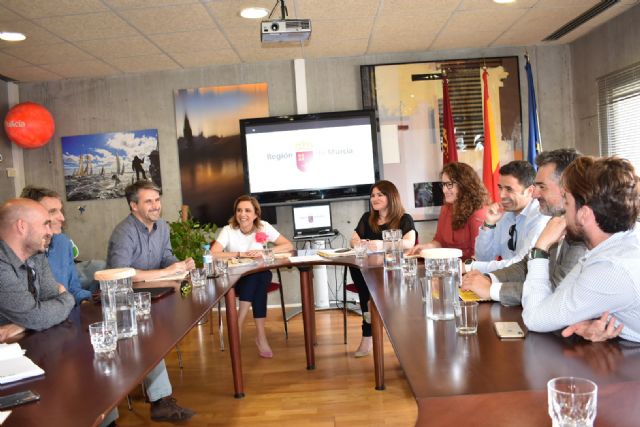 La consejera Adela Martínez-Cachá se reúne con algunos de los ´influencers´ más destacados en el ámbito educativo regional - 2, Foto 2