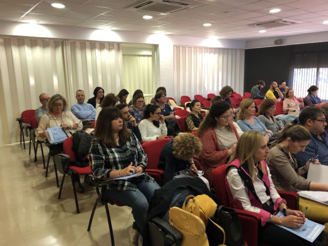 San Javier profundiza en el Trabajo en red para la atención de personas y familias - 1, Foto 1