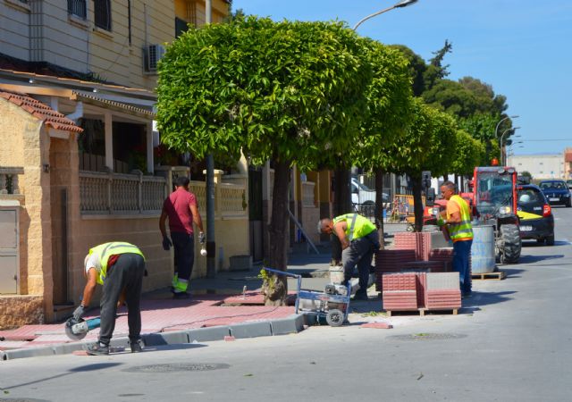 El plan de renovación urbana de Las Torres de Cotillas trabaja ya en las aceras de la avenida Juan Carlos I - 1, Foto 1