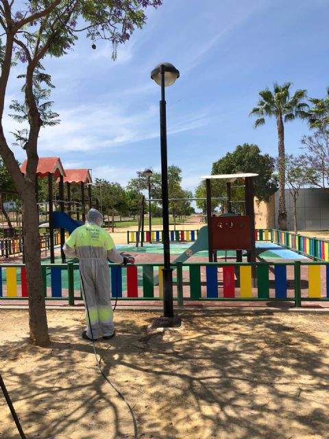 El Ayuntamiento continúa hoy con las labores de limpieza y desinfección de los soportes de farolas en El Palmar, Puente Tocinos, La Alberca y Sangonera la Verde - 3, Foto 3