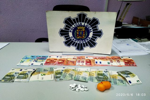 La Policía Local de Cartagena sorprende al conductor de una motocicleta que portaba estupefacientes - 1, Foto 1