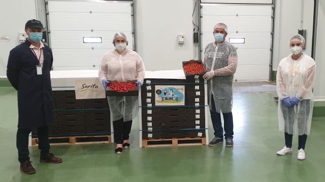 Looije dona una tonelada de tomate cherry Sarita a entidades solidarias de Lorca - 1, Foto 1