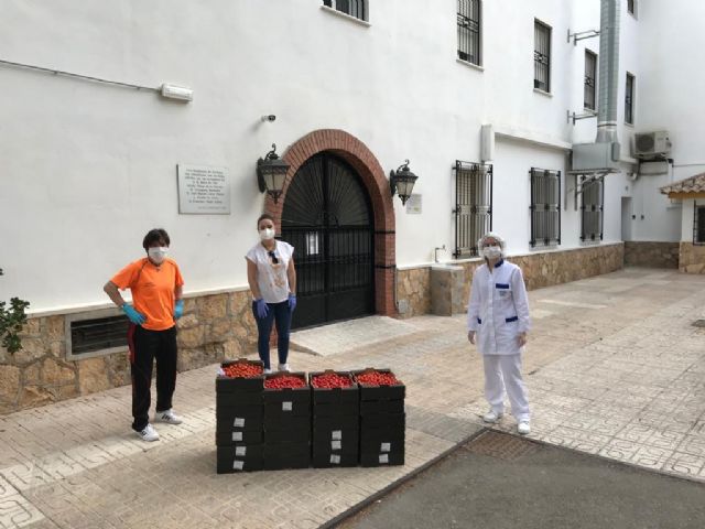 Looije dona una tonelada de tomate cherry Sarita a entidades solidarias de Lorca - 2, Foto 2