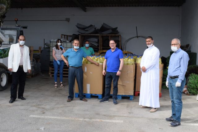 Las Comunidades Islámicas Ettawba de Mazarrón y El Nour de Puerto de Mazarrón han donado al Ayuntamiento 480 litros de lejía - 2, Foto 2