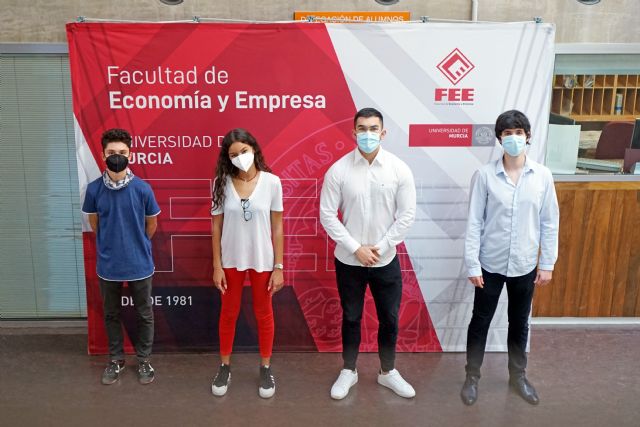 Cuatro grupos de estudiantes de la Facultad de Economía y Empresa de la UMU finalistas en el juego de simulación empresarial de Business Talents - 2, Foto 2
