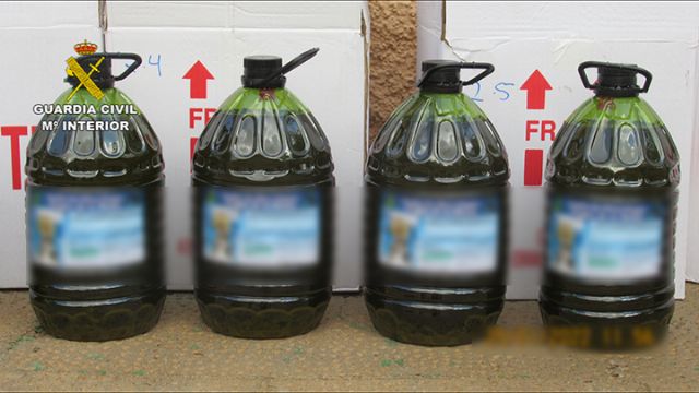 La Guardia Civil detiene a tres personas por elaborar aceites vegetales no aptos para el consumo humano, Foto 4