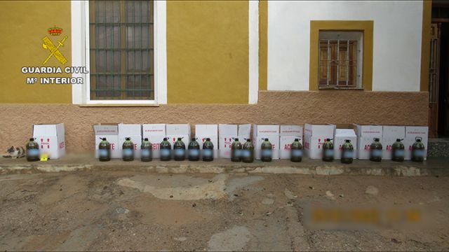 La Guardia Civil detiene a tres personas por elaborar aceites vegetales no aptos para el consumo humano, Foto 5