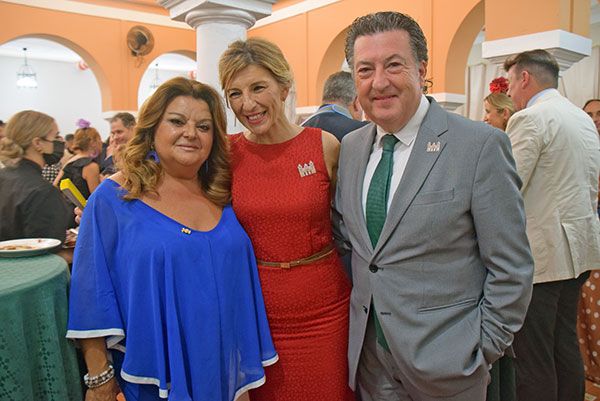 Recepción del gremio de los artesanos de arte sacro y artista, de las bandas de música, el Ateneo de Sevilla o integrantes de los medios de comunicación locales - 1, Foto 1