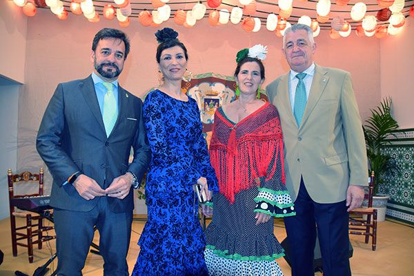 Recepción del gremio de los artesanos de arte sacro y artista, de las bandas de música, el Ateneo de Sevilla o integrantes de los medios de comunicación locales - 4, Foto 4