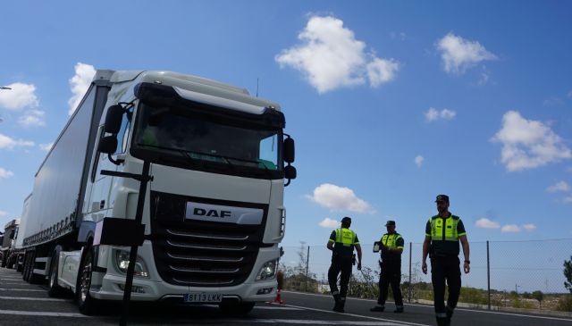Una ITV móvil controlará durante dos semanas las condiciones técnicas de los vehículos comerciales en las carreteras de la Región de Murcia - 1, Foto 1