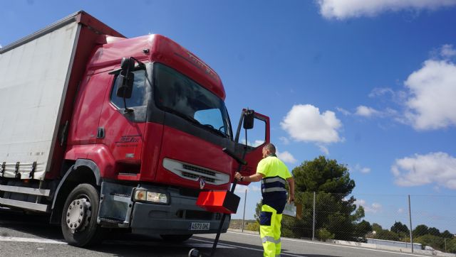 Una ITV móvil controlará durante dos semanas las condiciones técnicas de los vehículos comerciales en las carreteras de la Región de Murcia - 2, Foto 2