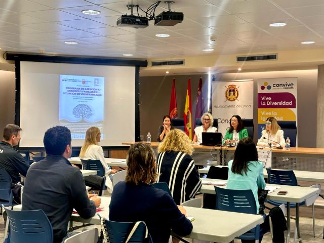 Más de medio centenar de jóvenes lorquinos y sus familias se benefician del Programa de Atención a Menores en Situación de Vulnerabilidad - 2, Foto 2