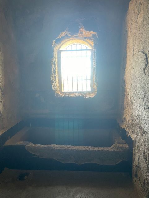 Los hurtos y el vandalismo agravan la situación de abandono de Los Baños de la Marrana - 1, Foto 1