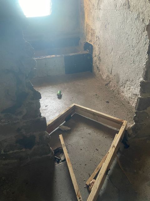 Los hurtos y el vandalismo agravan la situación de abandono de Los Baños de la Marrana - 2, Foto 2