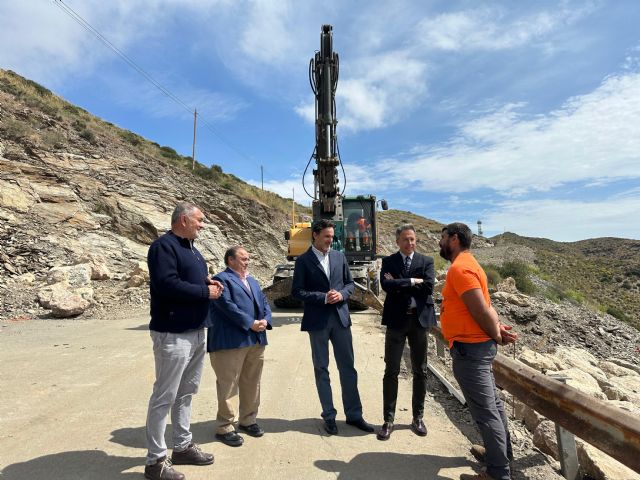 El Ayuntamiento celebra la celeridad del Gobierno regional en la ejecución de las obras de rehabilitación de la carretera que une las pedanías de Garrobillo y Ramonete - 2, Foto 2