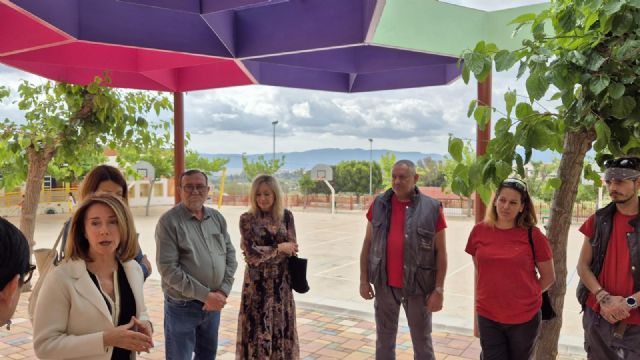 El Ayuntamiento de Murcia instala una gran pérgola en el CEIP Río Segura de Javalí Nuevo y renueva el mobiliario del CEIP Rincón de Beniscornia - 4, Foto 4