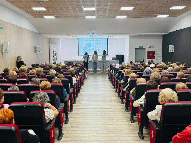 El proyecto CM en Red del Ayuntamiento de Murcia llega a Lorca en la primera convivencia intermunicipal con las asociaciones de los centros de la mujer - 1, Foto 1