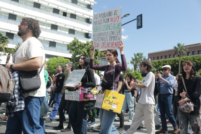 La presión social y la acción de la PAH logran un aplazamiento de los desahucios previstos en La Arboleja - 1, Foto 1