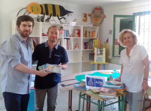 AJVA dona medio centenar de libros a la biblioteca del Colegio Público Francisco Sánchez Matás de Aljucer - 2, Foto 2