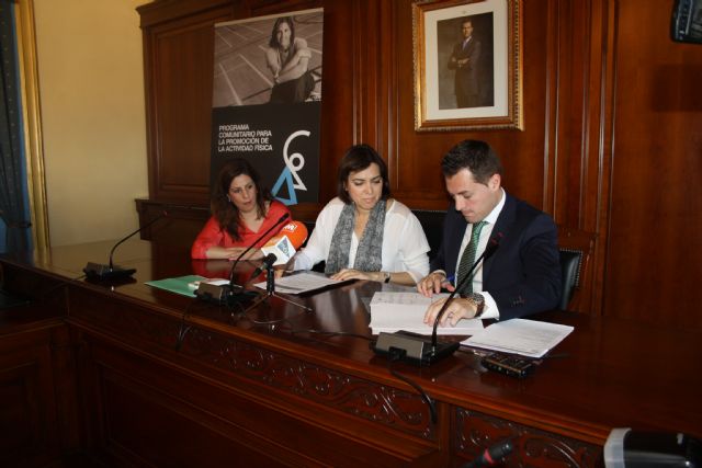 El alcalde de Cehegín firma con la Consejera de Sanidad un convenio para la promoción de la actividad física como estilo de vida saludable - 2, Foto 2